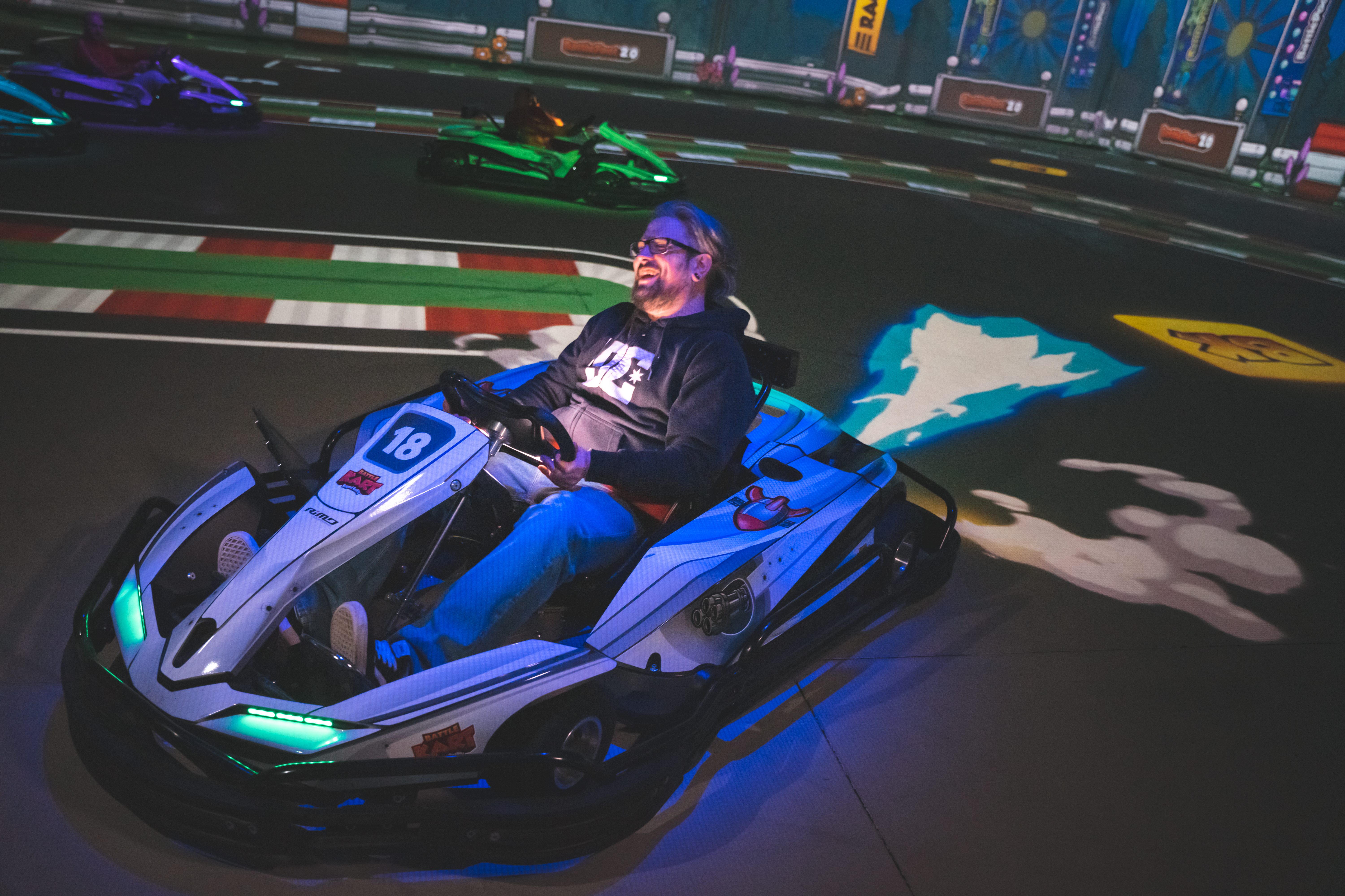 Joueur activant le nitro du mode de jeu BattleRace à BattleKart WEX