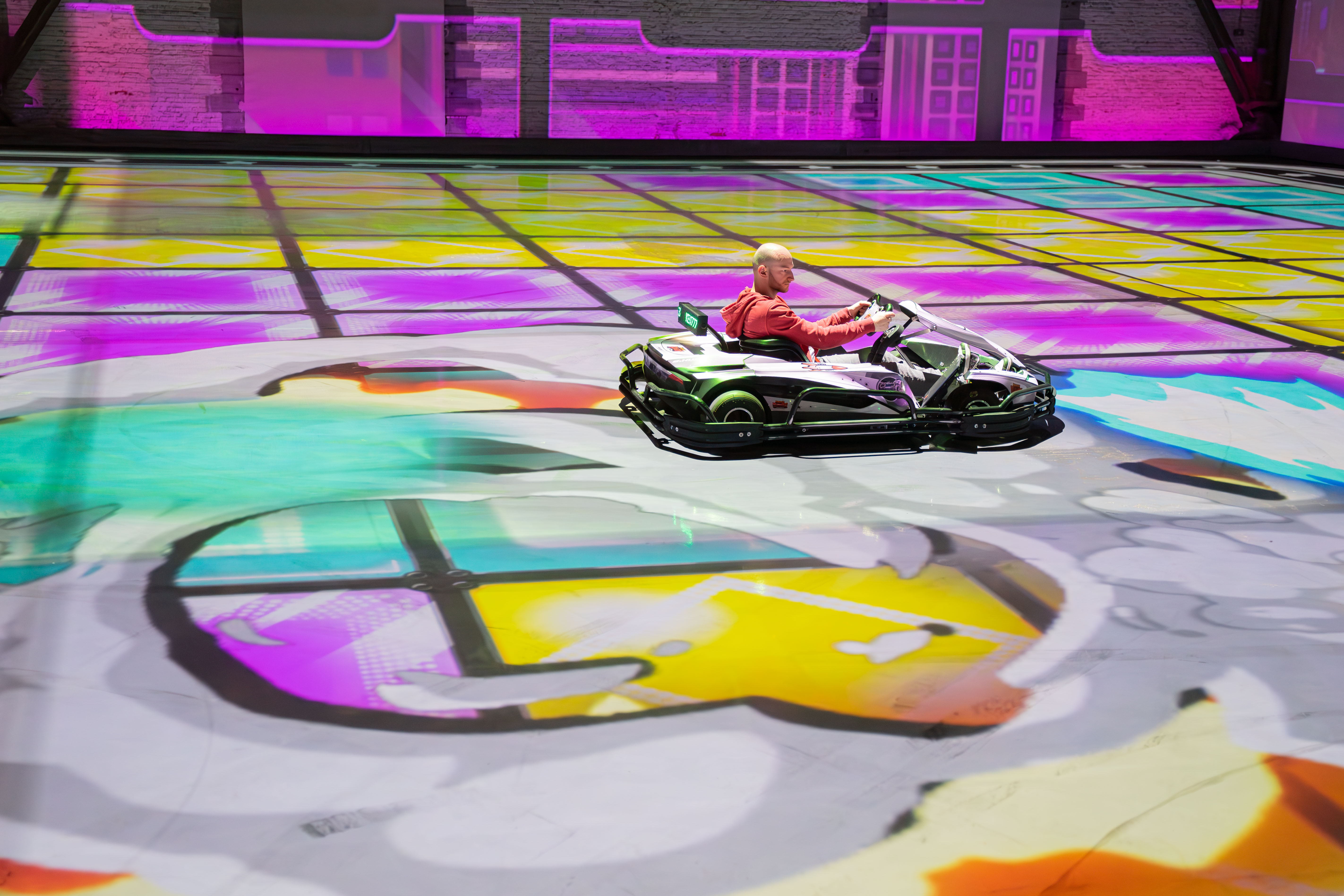 Joueur roulant pour colorier le plus de cases dans le mode de jeu BattleColor à BattleKart WEX